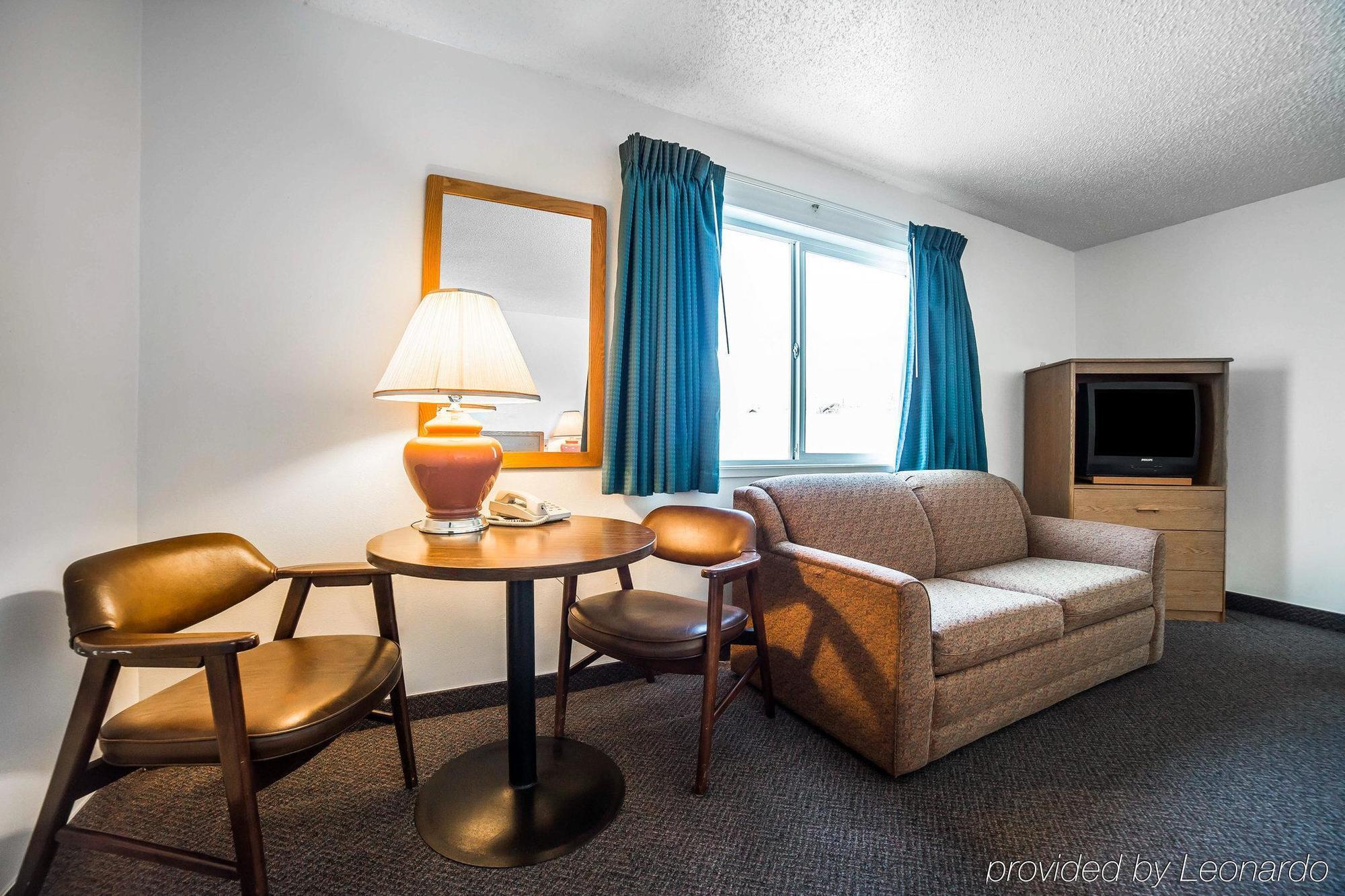 Rodeway Inn & Suites Arlington Exterior foto